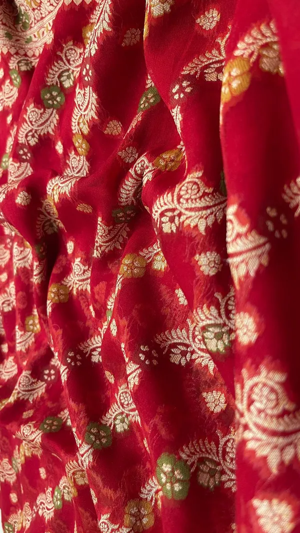 Humairah_Presents_Pure_Handloom_Maroon_Chiffon_Resham_Zari_Floral_Diagonal_Stripe_with_Minakari_Zari_Boota_Anchal_and_Minakari_Border_with_Maroon_Blouse