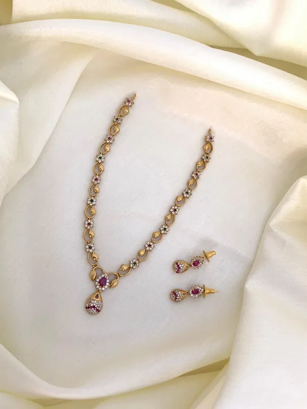 Simple_&_Elegant_Delicate_Ad_Matte_Necklace_set