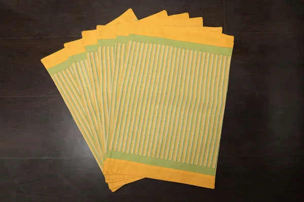 Pack_of_6_Pieces_Cotton_Yellow_Stripe_Printed_Place_Mat_for_Dining_and_Center_Table