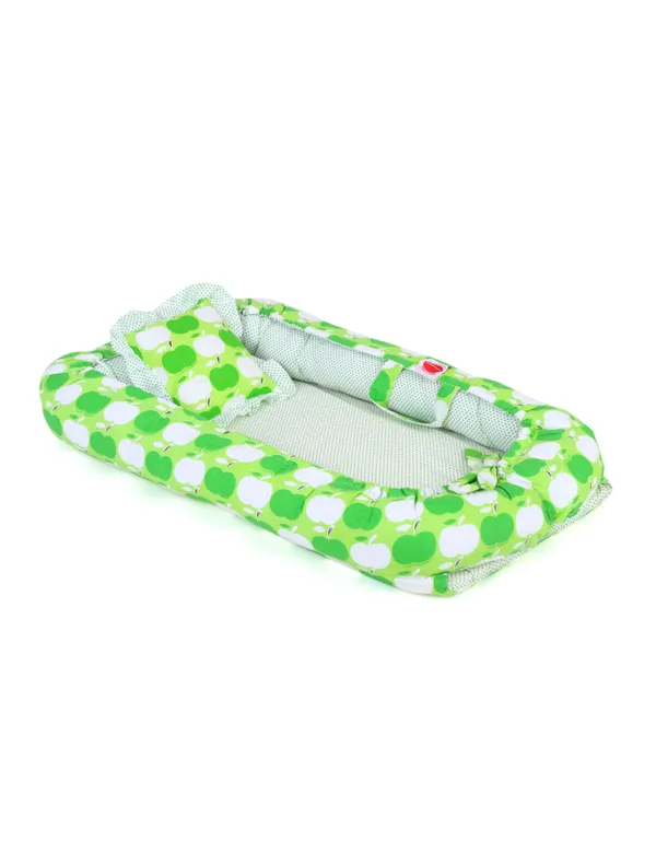 Apple_Print_New_Born_Baby_nest_Bedding_Set_Reversible_0-10_Months_(Green)