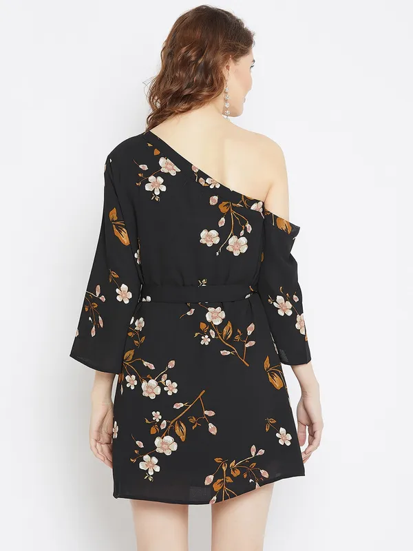 Black_Polyester_Dress_For_Women