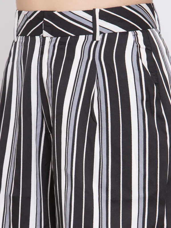 Black_&_White_Polyester_Short_For_Women