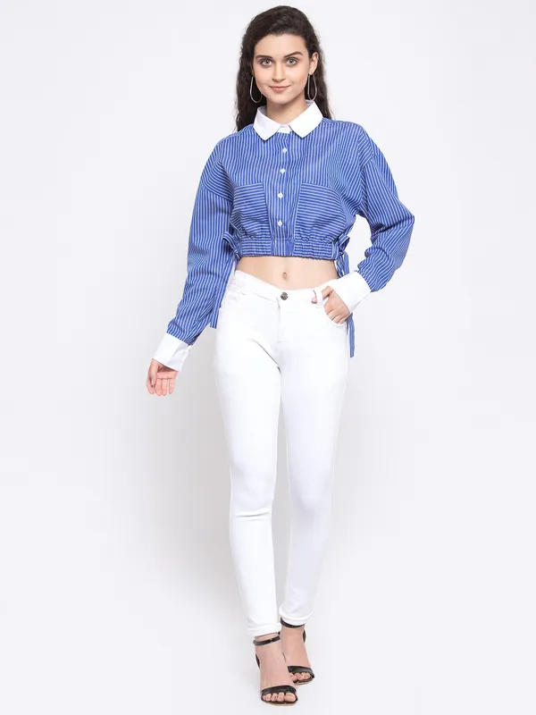 Zastraa_Women_Blue_&_White_Slim_Fit_Striped_Cropped_Casual_Shirt