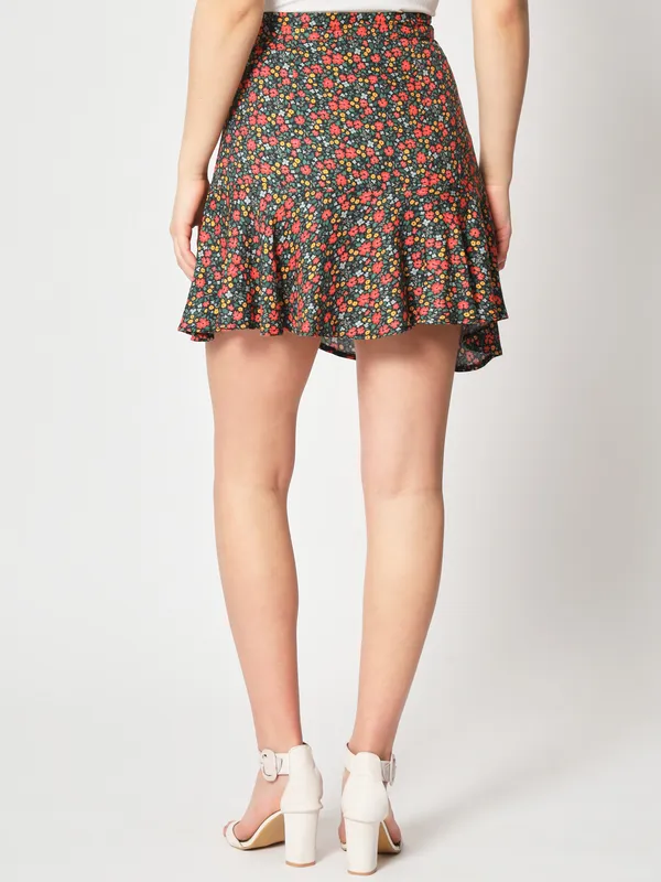 Zastraa_Black_&_Orange-Coloured_Floral_Printed_A-Line_Mini_Skirt