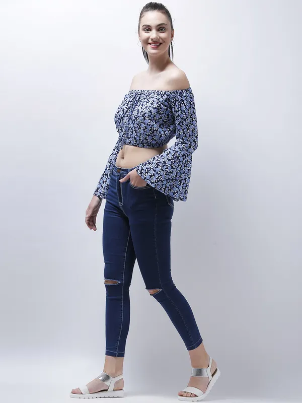 Zastraa_Women_Blue_Printed_Bardot_Crop_Top