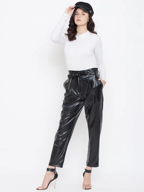 Zastraa_Women_Black_Slim_Fit_Striped_Peg_Trousers