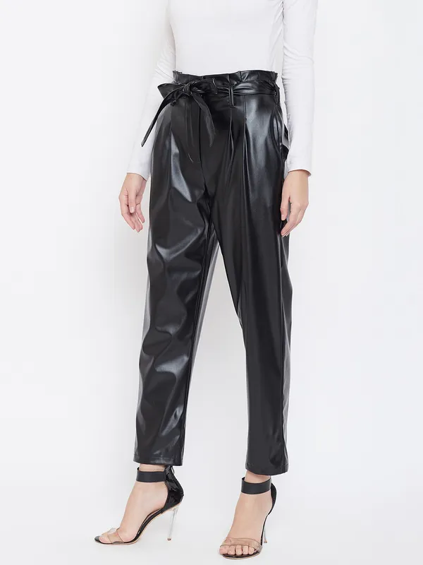 Zastraa_Women_Black_Slim_Fit_Striped_Peg_Trousers