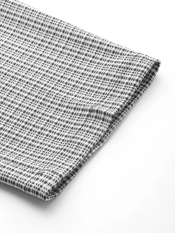 Zastraa_Women_Checked_Smart_Tapered_Fit_High-Rise_Pleated_Trousers