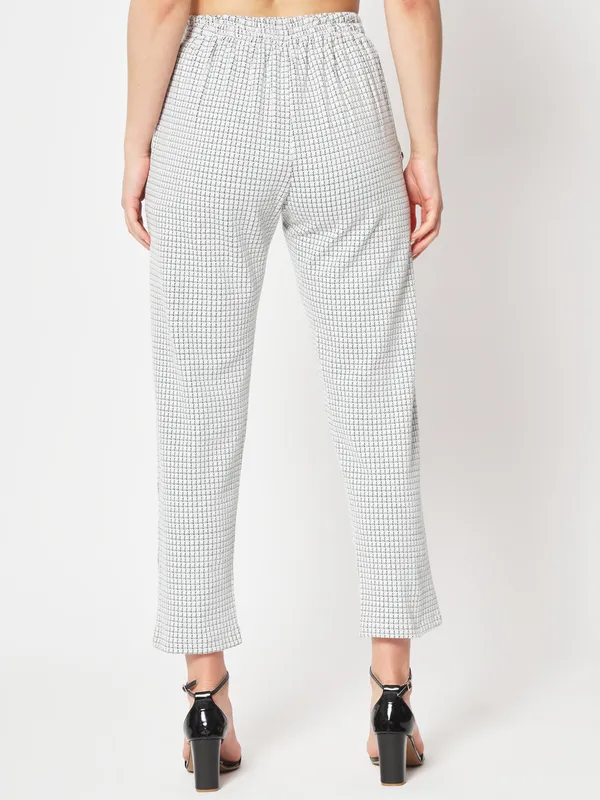 Zastraa_Women_White_Checked_Relaxed_Straight_Leg_Straight_Fit_Cigarette_Trousers