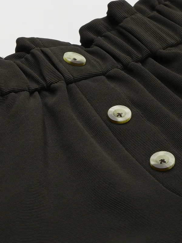Zastraa_Women_Olive_Green_Solid_Loose_Fit_Peg_Trousers