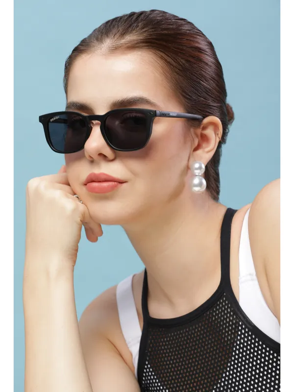 UV_Protected_Black_Wayfarer_Sunglasses_For_Men_&_Women