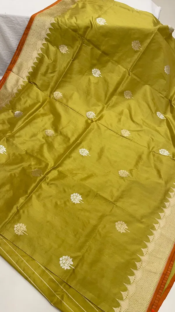 Humairah_Pure_Handloom_Olive_Green_Katan_Silk_Kadhwa_Floral_Zari_Booti_with_Kadhwa_Zari_Border_and_Olive_Green_Stripe_Blouse