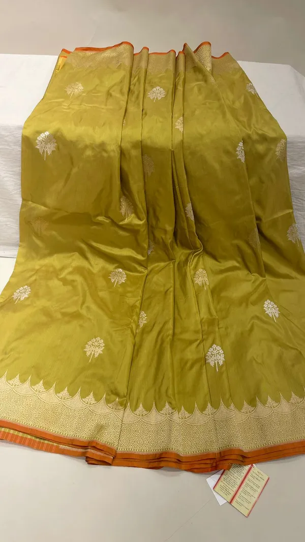 Humairah_Pure_Handloom_Olive_Green_Katan_Silk_Kadhwa_Floral_Zari_Booti_with_Kadhwa_Zari_Border_and_Olive_Green_Stripe_Blouse
