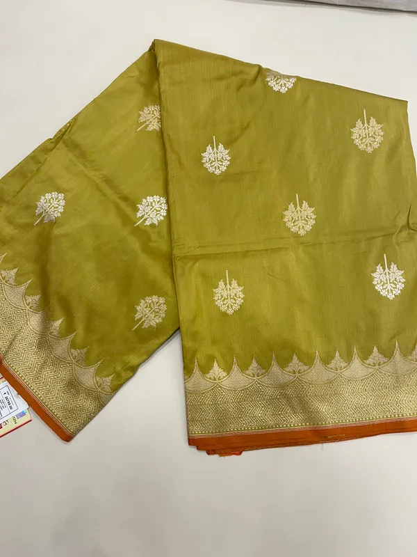 Humairah_Pure_Handloom_Olive_Green_Katan_Silk_Kadhwa_Floral_Zari_Booti_with_Kadhwa_Zari_Border_and_Olive_Green_Stripe_Blouse
