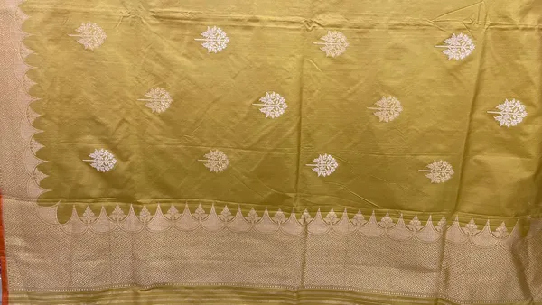 Humairah_Pure_Handloom_Olive_Green_Katan_Silk_Kadhwa_Floral_Zari_Booti_with_Kadhwa_Zari_Border_and_Olive_Green_Stripe_Blouse