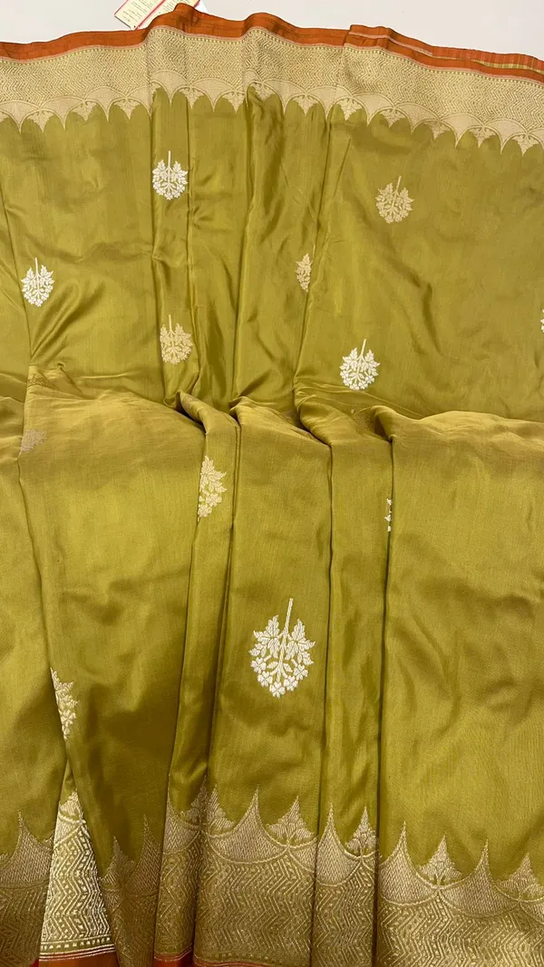 Humairah_Pure_Handloom_Olive_Green_Katan_Silk_Kadhwa_Floral_Zari_Booti_with_Kadhwa_Zari_Border_and_Olive_Green_Stripe_Blouse