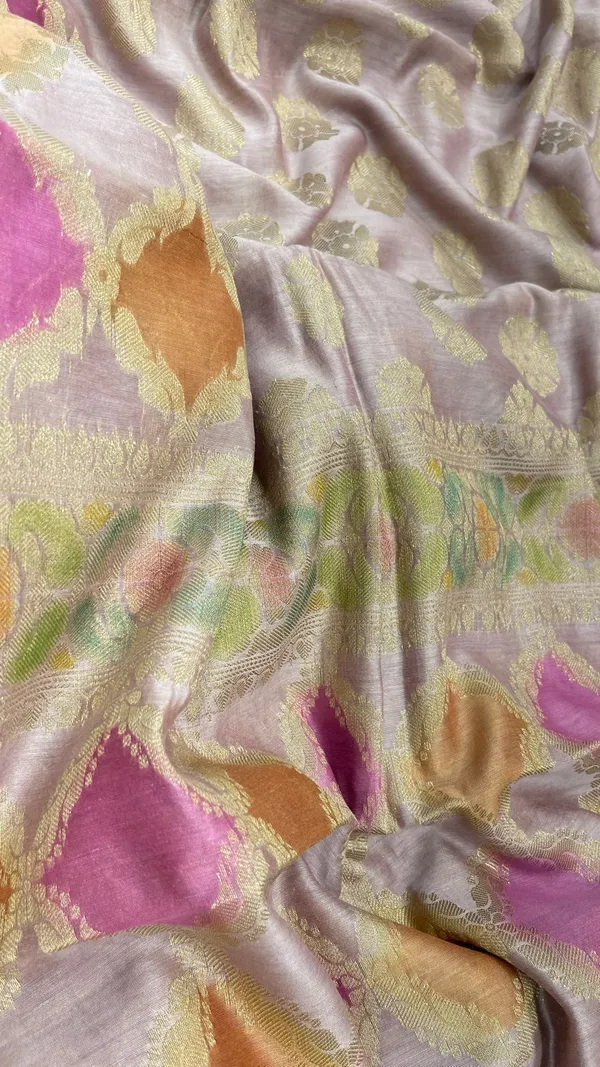 Humairah_Pure_Handloom_Light_Purple_Cotton_Silk_Zari_Booti_with_Rangkaat_Banarasi_Zari_Hand_Painted_Floral_Pallu_and_Zari_Border_with_Light_Purple_Blouse