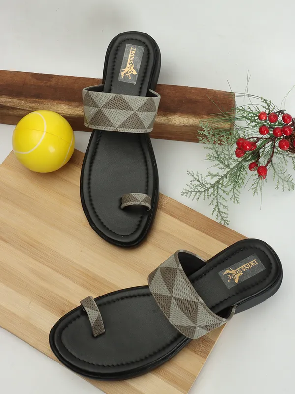 Casual_Slip_On_Flat_Slippers_(Grey)