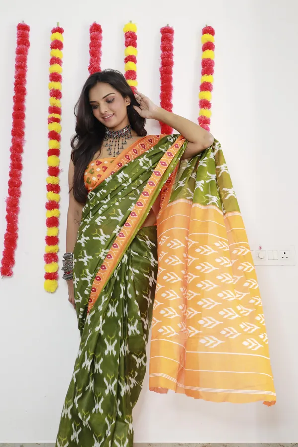 Ikkat_Print_Pure_Soft_Cotton_saree_With_Blouse_Piece