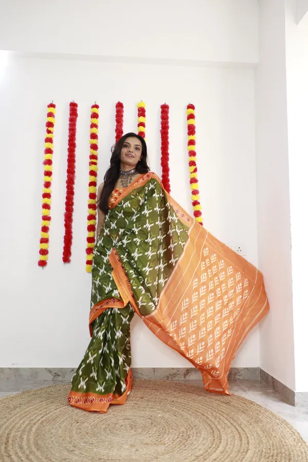 Ikkat_Print_Pure_Soft_Cotton_saree_With_Blouse_Piece