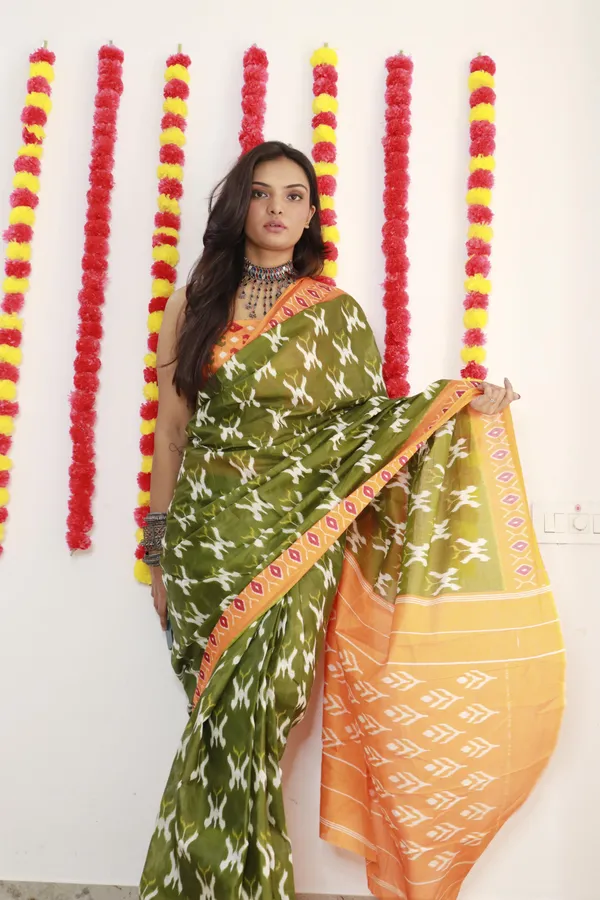 Ikkat_Print_Pure_Soft_Cotton_saree_With_Blouse_Piece