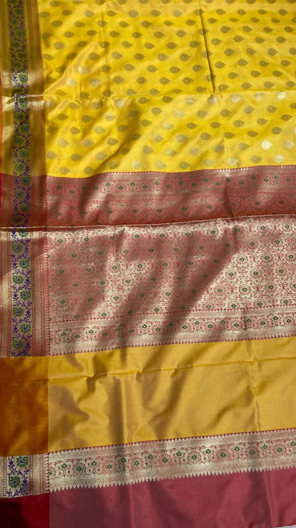 Humairah_Presents_Gold_Katan_Silk_Golden_Zari_Booti_with_Contrast_Banarasi_Alfi_Mina_Border_and_Red_Blouse