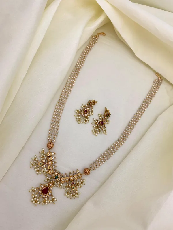Elakshi_Guttapusalu_Antique_Pearl_set