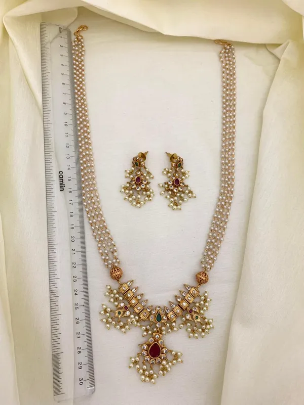 Elakshi_Guttapusalu_Antique_Pearl_set