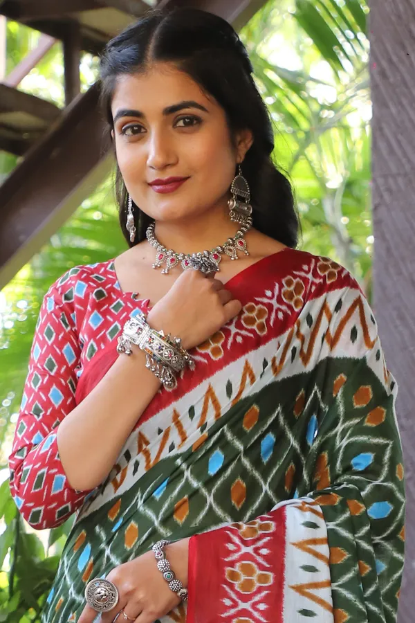 Ikkat_Hand_Block_Print_Print_Pure_Soft_Cotton_saree_With_Blouse_Piece