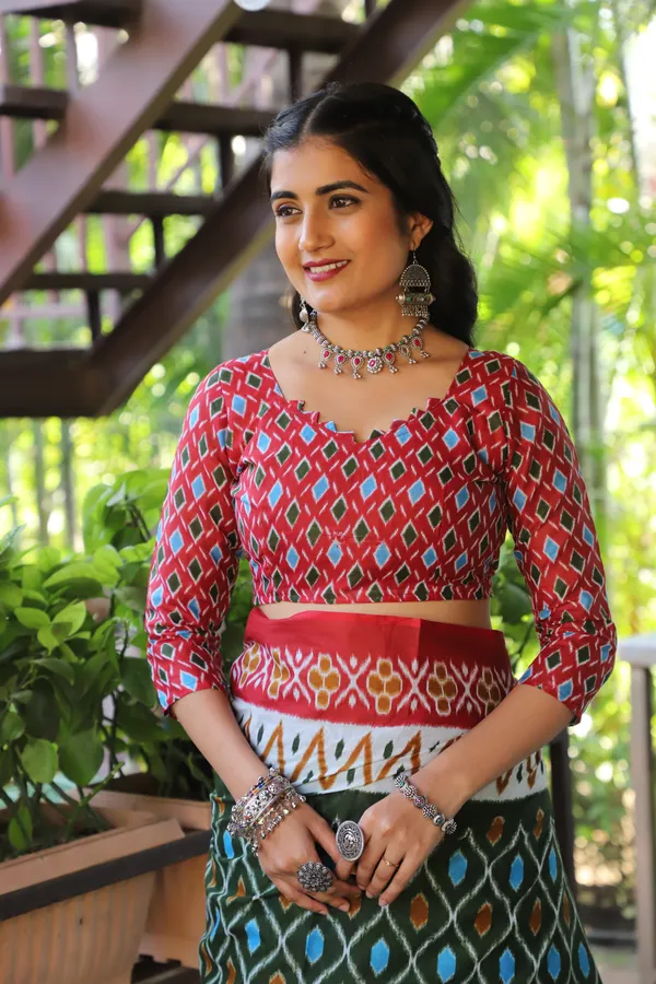 Ikkat_Hand_Block_Print_Print_Pure_Soft_Cotton_saree_With_Blouse_Piece