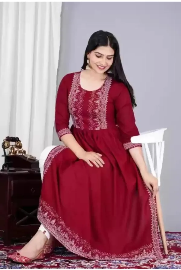 Women_Classic_Red_Printed_Long_Kurti