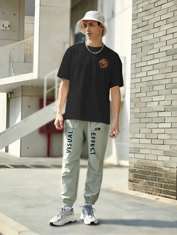 Black_Oversized_Printed_Half_Sleeve_Cotton_T-Shirt_For_Men