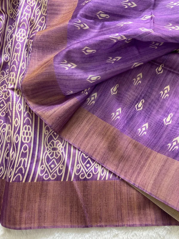 Manjusha_Purple_–_Treasured_Navratri_Special_|_Soft_Tussar_Silk_Saree_with_Print,_Border_&_Contrast_Print_Blouse_with_Tassels