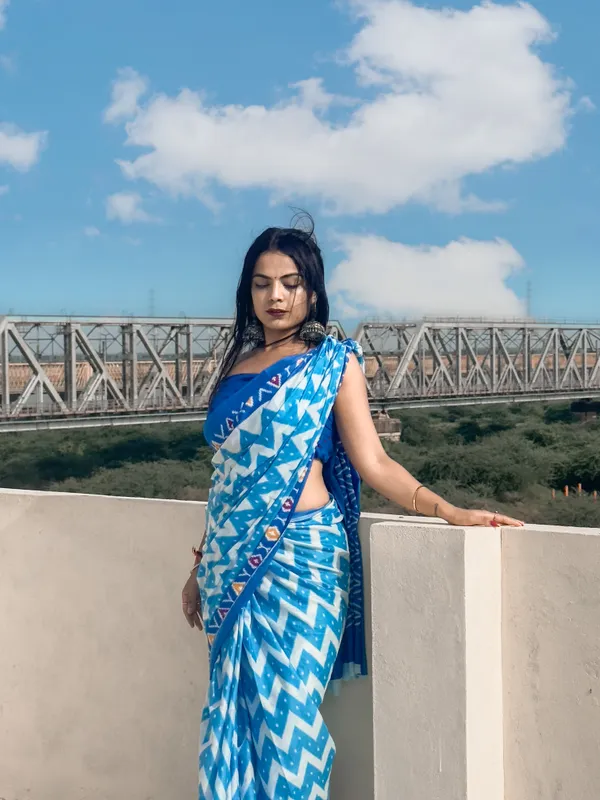Sky_Blue_Ikat_Hand_Print_Pure_Cotton_Saree_With_Blouse_Piece