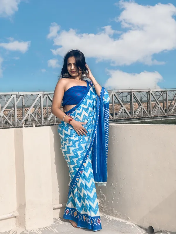 Sky_Blue_Ikat_Hand_Print_Pure_Cotton_Saree_With_Blouse_Piece