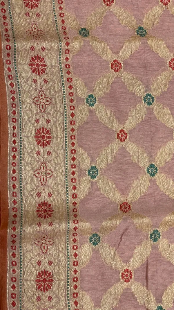 Humairah_Presents_Light_Mauve_Cotton_Golden_Zari_Striped_Mina_Jaal_with_Minakari_Zari_Border_and_Big_Pallu_with_Mauve_Blouse