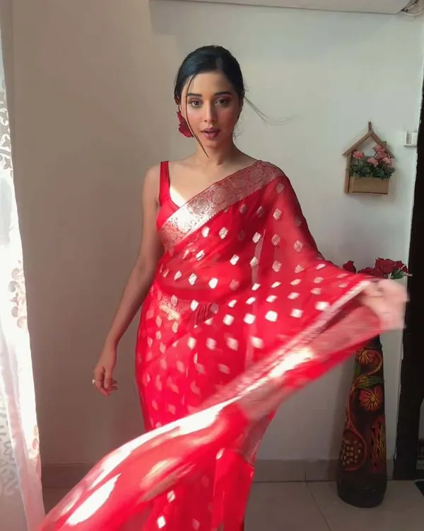 Red_Color_Best_Selling_1_Minute_Ready_To_Wear_Soft_Banarasi_Silk_Saree_With_Golden_Zari_Work