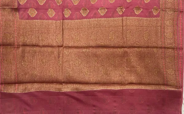 Humairah_Presents_Pure_Handloom_Mauve_Chiffon_Floral_Mina_Copper_Zari_Booti_with_Paisley_Mina_Zari_Border_with_Mauve_Blouse
