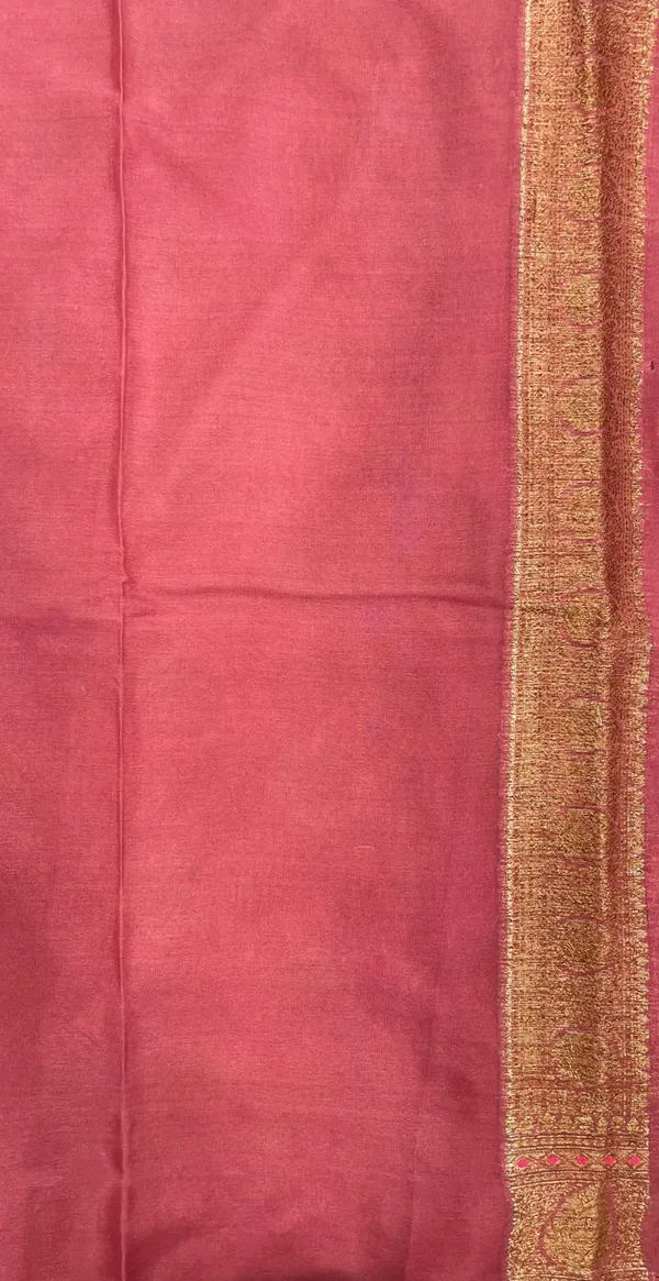 Humairah_Presents_Pure_Handloom_Mauve_Chiffon_Floral_Mina_Copper_Zari_Booti_with_Paisley_Mina_Zari_Border_with_Mauve_Blouse