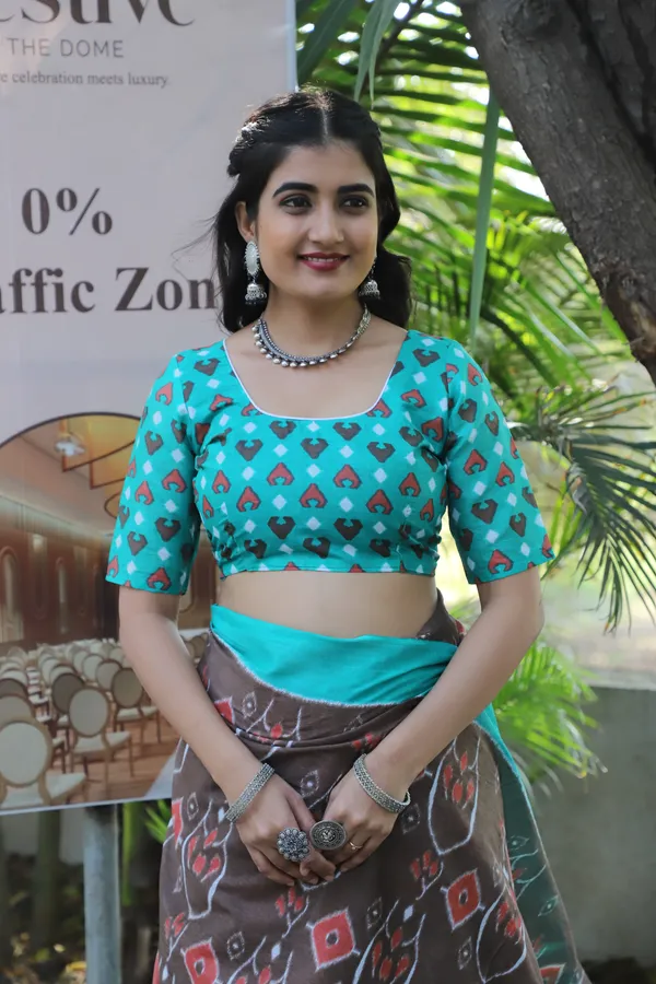 Ikkat_Hand_Block_Print_Print_Pure_Soft_Cotton_saree_With_Blouse_Piece