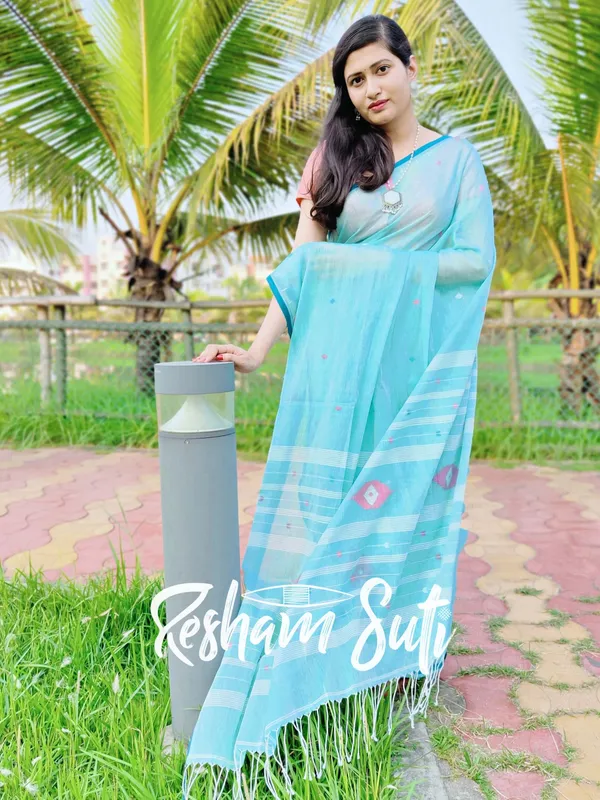 Ice_Blue_Handwoven_Cotton_Jamdani_Saree-Ek_Poshla_Brishti