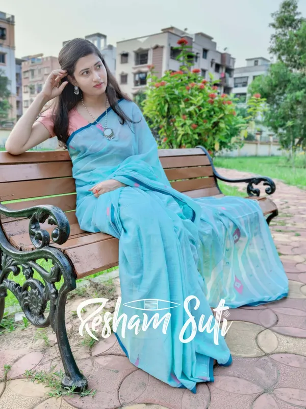 Ice_Blue_Handwoven_Cotton_Jamdani_Saree-Ek_Poshla_Brishti