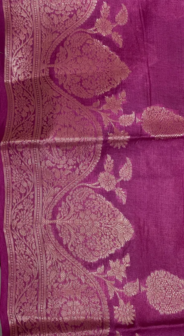 Humairah_Pure_Handwoven_Magenta_Tussar_Silk_Copper_Floral_Zari_Booti_with_Leheriya_Zari_Border_and_Big_Boota_Pallu_with_Magenta_Blouse