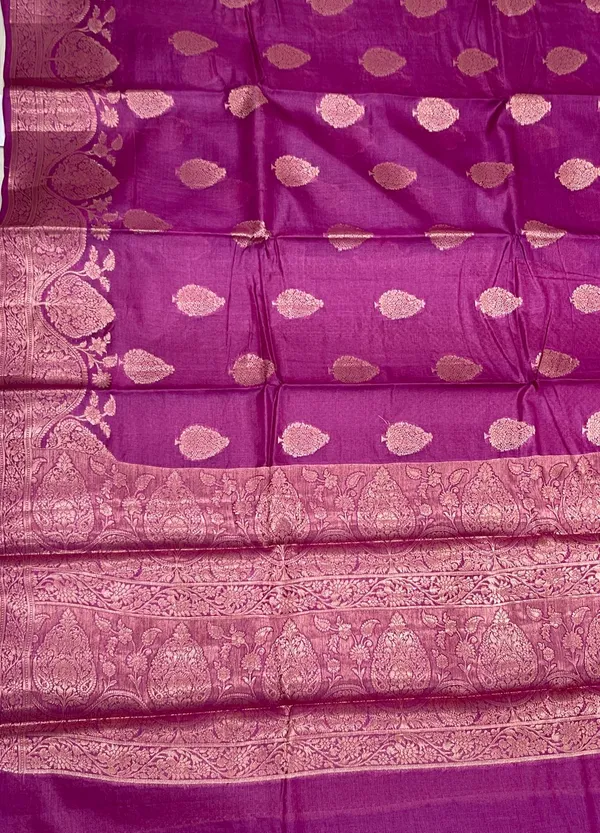 Humairah_Pure_Handwoven_Magenta_Tussar_Silk_Copper_Floral_Zari_Booti_with_Leheriya_Zari_Border_and_Big_Boota_Pallu_with_Magenta_Blouse