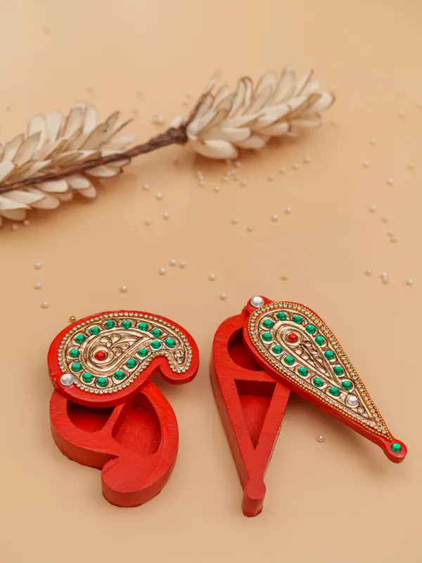 Tanjore_Chopra_Set_(Pack_of_2)_|_Decorative_Traditional_Pooja_Essentials