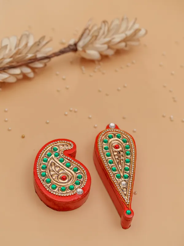 Tanjore_Chopra_Set_(Pack_of_2)_|_Decorative_Traditional_Pooja_Essentials