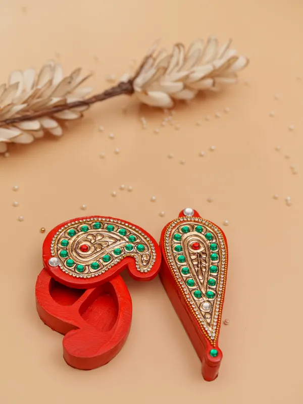 Tanjore_Chopra_Set_(Pack_of_2)_|_Decorative_Traditional_Pooja_Essentials