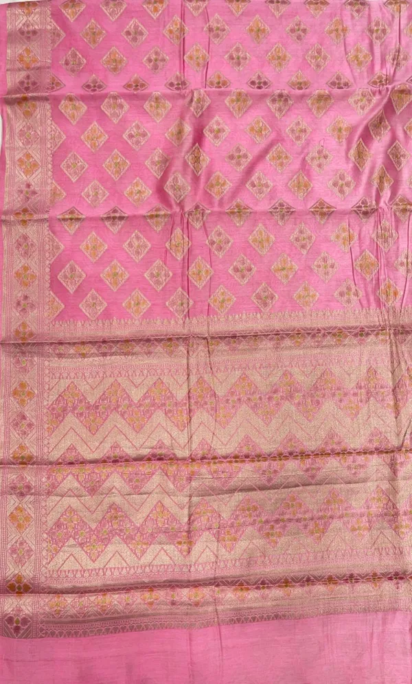 Humairah_Pure_Handloom_Baby_Pink_Cotton_Golden_Zari_Hand_Painted_Booti_with_Golden_Zari_Zig-Zag_Handpainted_Pallu_Zari_Border_and_Baby_Pink_Blouse