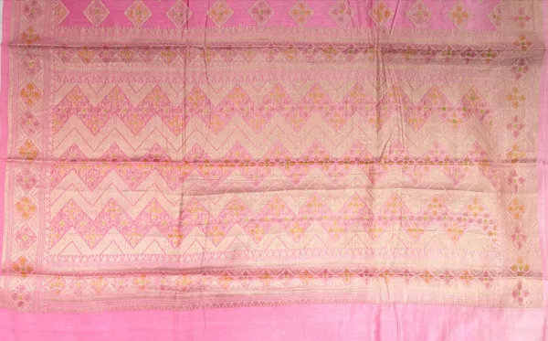 Humairah_Pure_Handloom_Baby_Pink_Cotton_Golden_Zari_Hand_Painted_Booti_with_Golden_Zari_Zig-Zag_Handpainted_Pallu_Zari_Border_and_Baby_Pink_Blouse