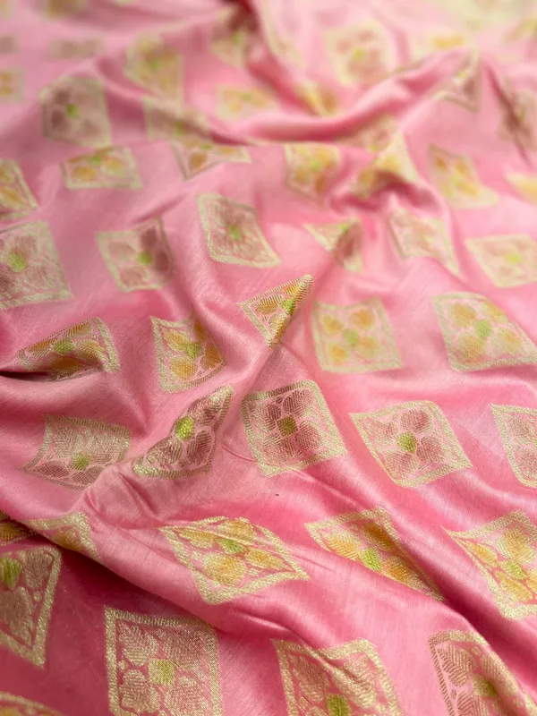 Humairah_Pure_Handloom_Baby_Pink_Cotton_Golden_Zari_Hand_Painted_Booti_with_Golden_Zari_Zig-Zag_Handpainted_Pallu_Zari_Border_and_Baby_Pink_Blouse